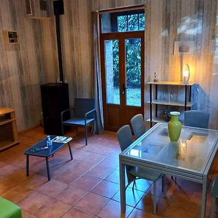 Agonges Suite Dans Le Jardin Du Chateau מראה חיצוני תמונה