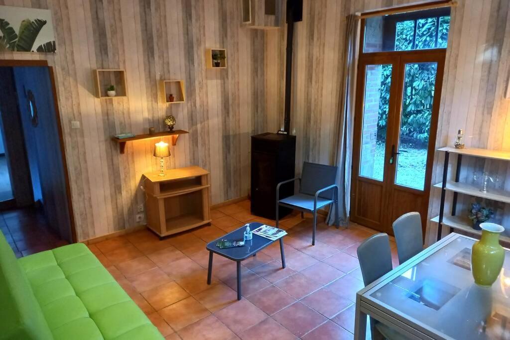 Agonges Suite Dans Le Jardin Du Chateau מראה חיצוני תמונה