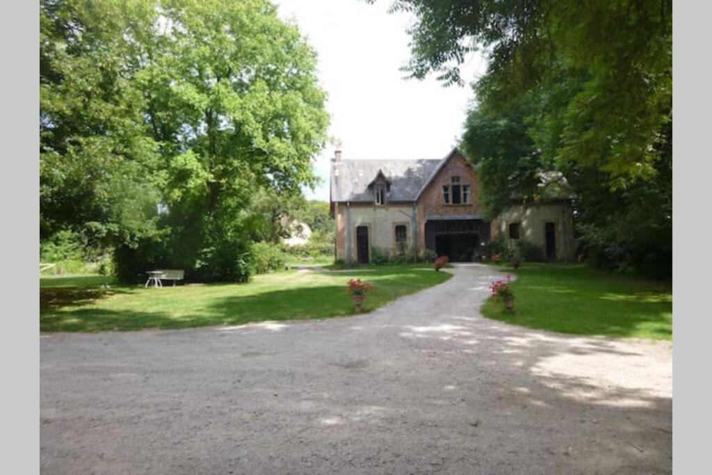 Agonges Suite Dans Le Jardin Du Chateau מראה חיצוני תמונה