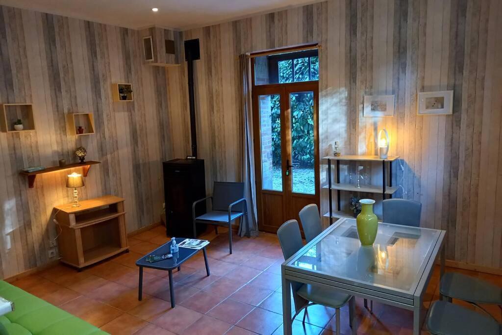 Agonges Suite Dans Le Jardin Du Chateau מראה חיצוני תמונה